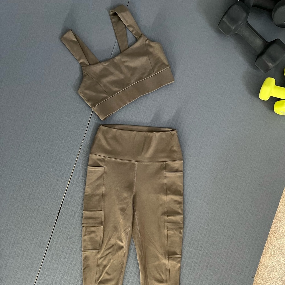 Carbon 38 bra top and leggings set!